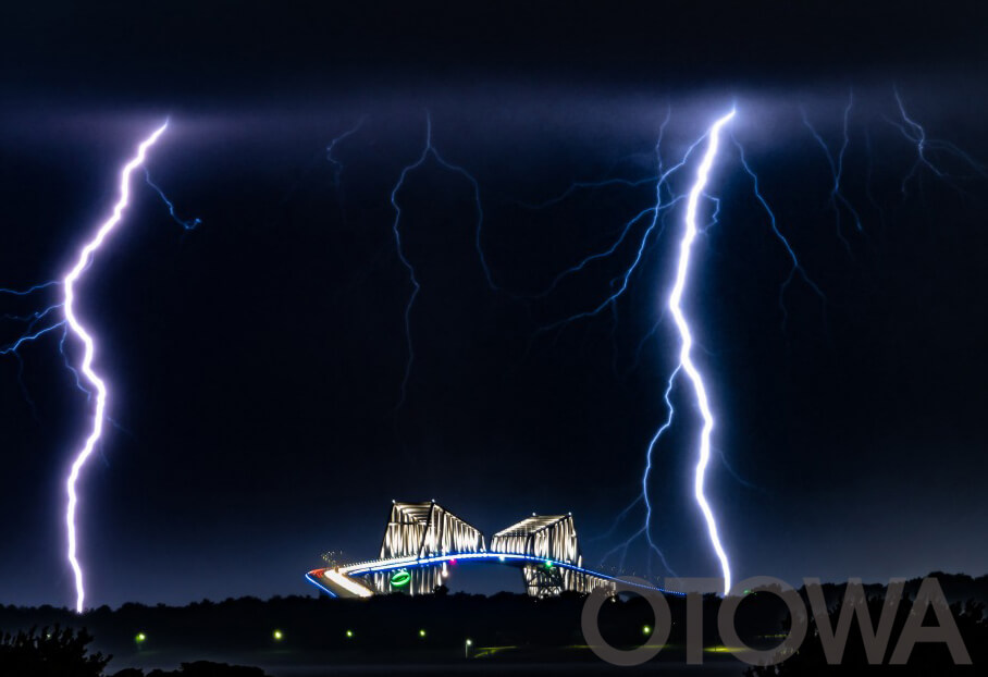 第16回 雷写真コンテスト受賞作品 佳作 -Thunder Gate Bridge-